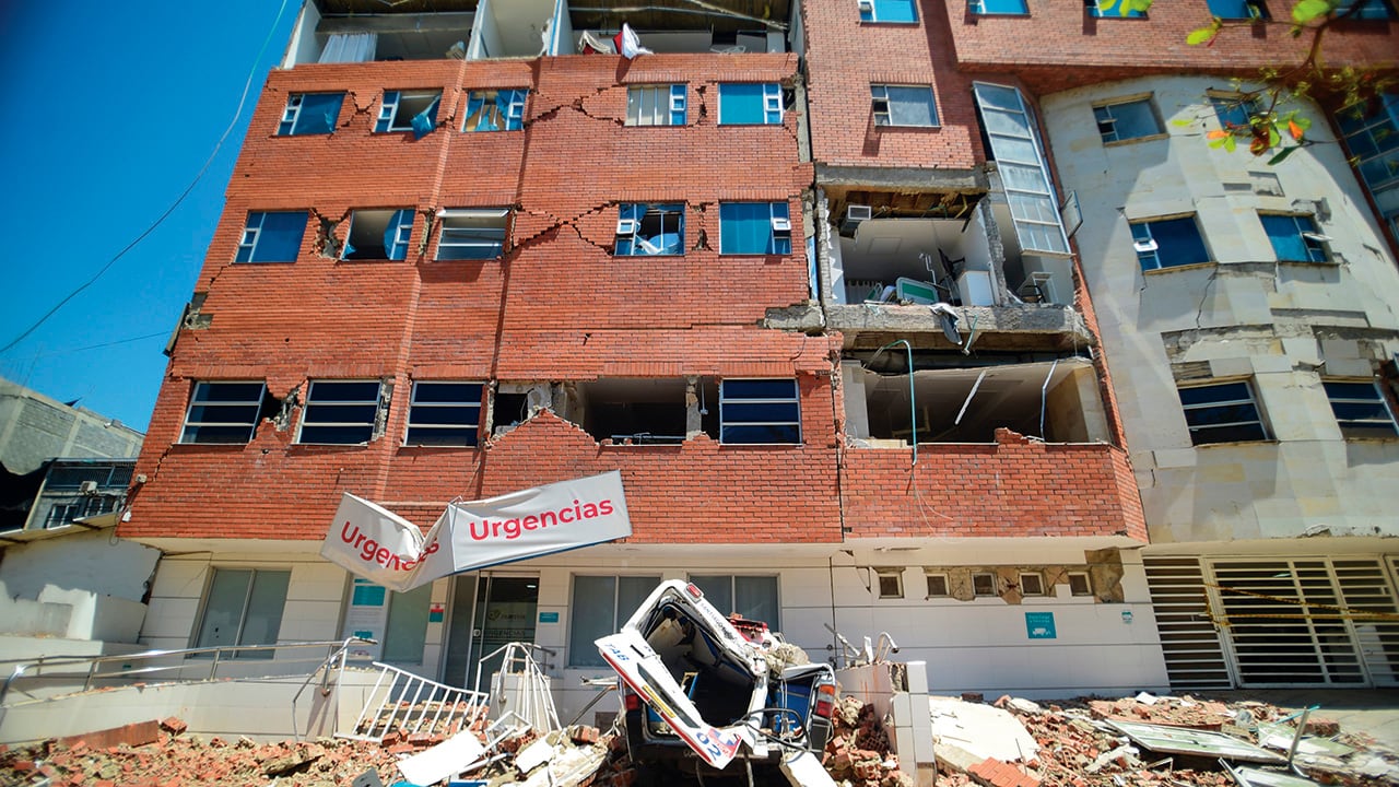 Así quedó uno de los centros médicos de Pereira tras el terremoto. Lo mismo ocurrió en el HUV y la Clínica Santa Sofía en Buenaventura.