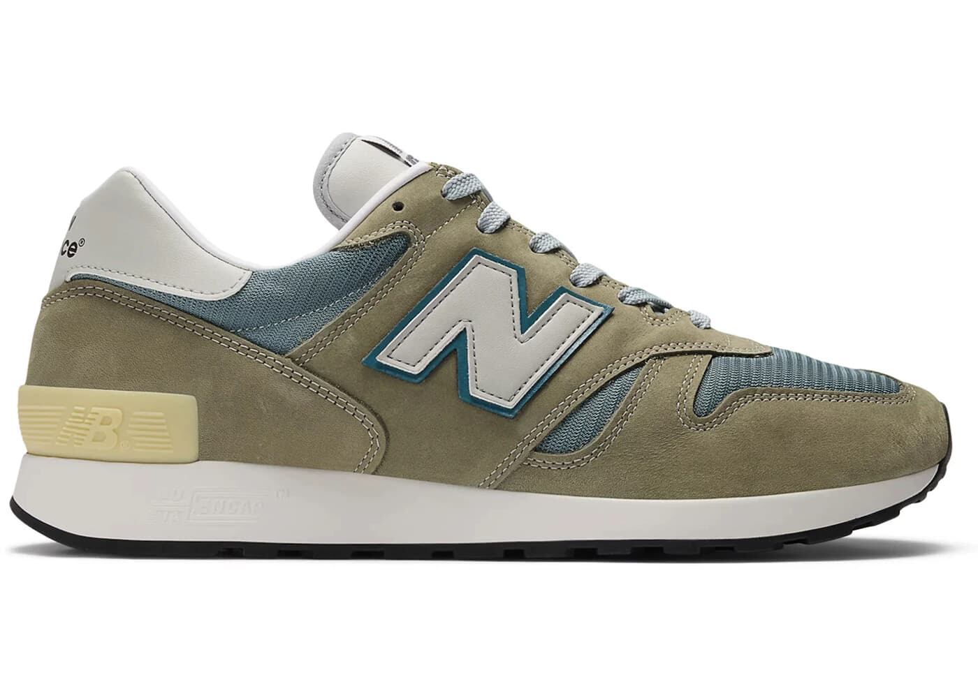 Zapatos deportivos New Balance 1300JP 2025 color azul Steel Blue, con entresuela acolchada y diseño clásico.