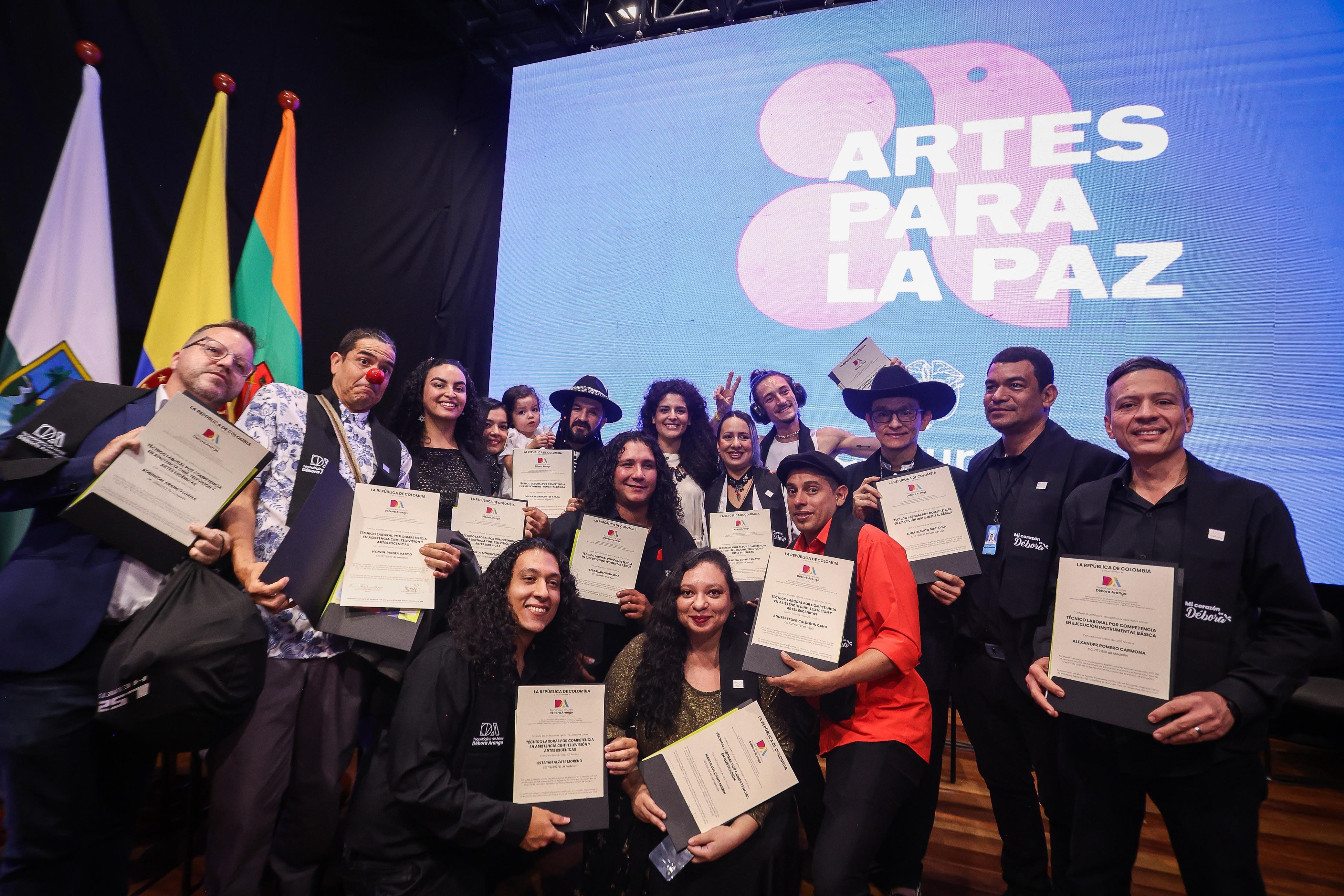 Con la entrega de estos títulos técnicos, el país suma una ruta concreta para formalizar el oficio artístico en un sector históricamente atravesado por la informalidad.