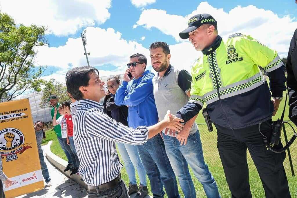 El secretario de Gobierno, José David Riveros, defendió la creación de una policía local para Bogotá.
