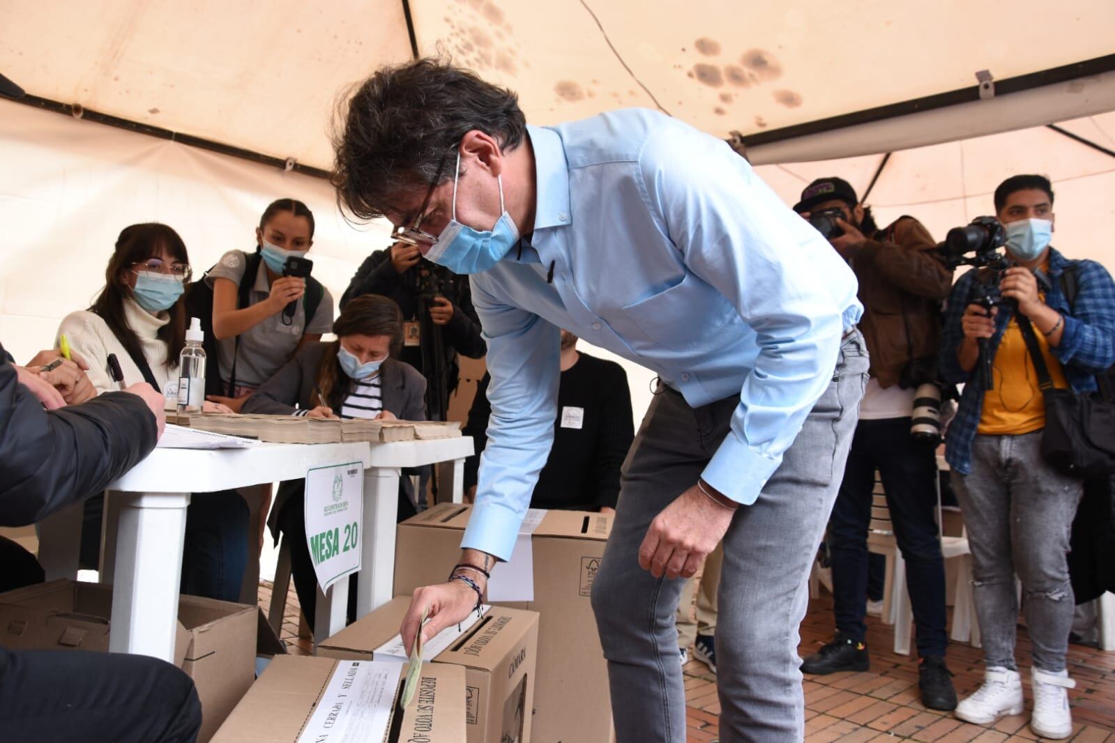 Voto Alejandro Gaviria, Vota