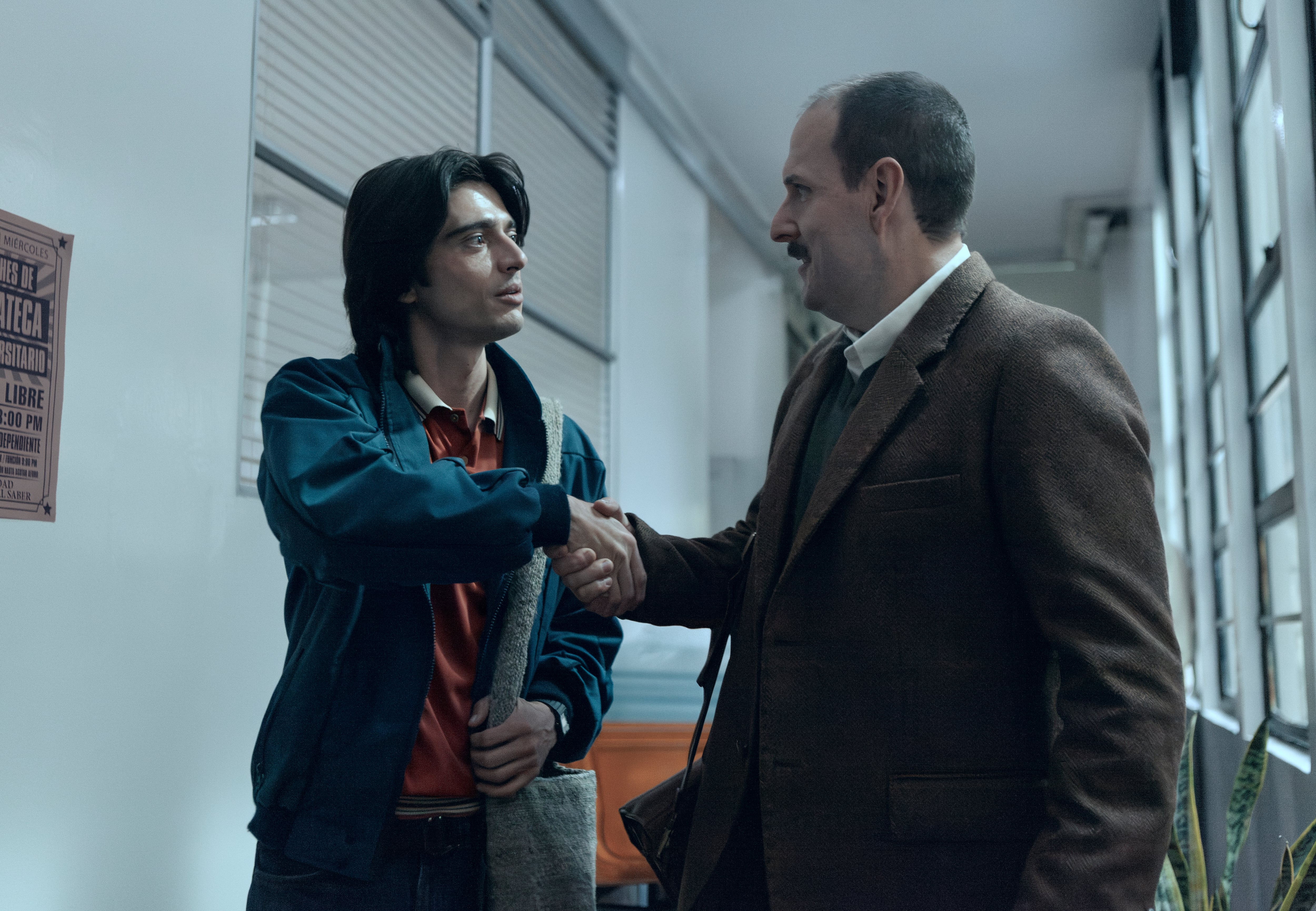 José Restrepo es Camilo, Andrés Parra es Jeremías en Estado de Fuga. Cr.  Juan Pablo Gutiérrez / Netflix © 2025