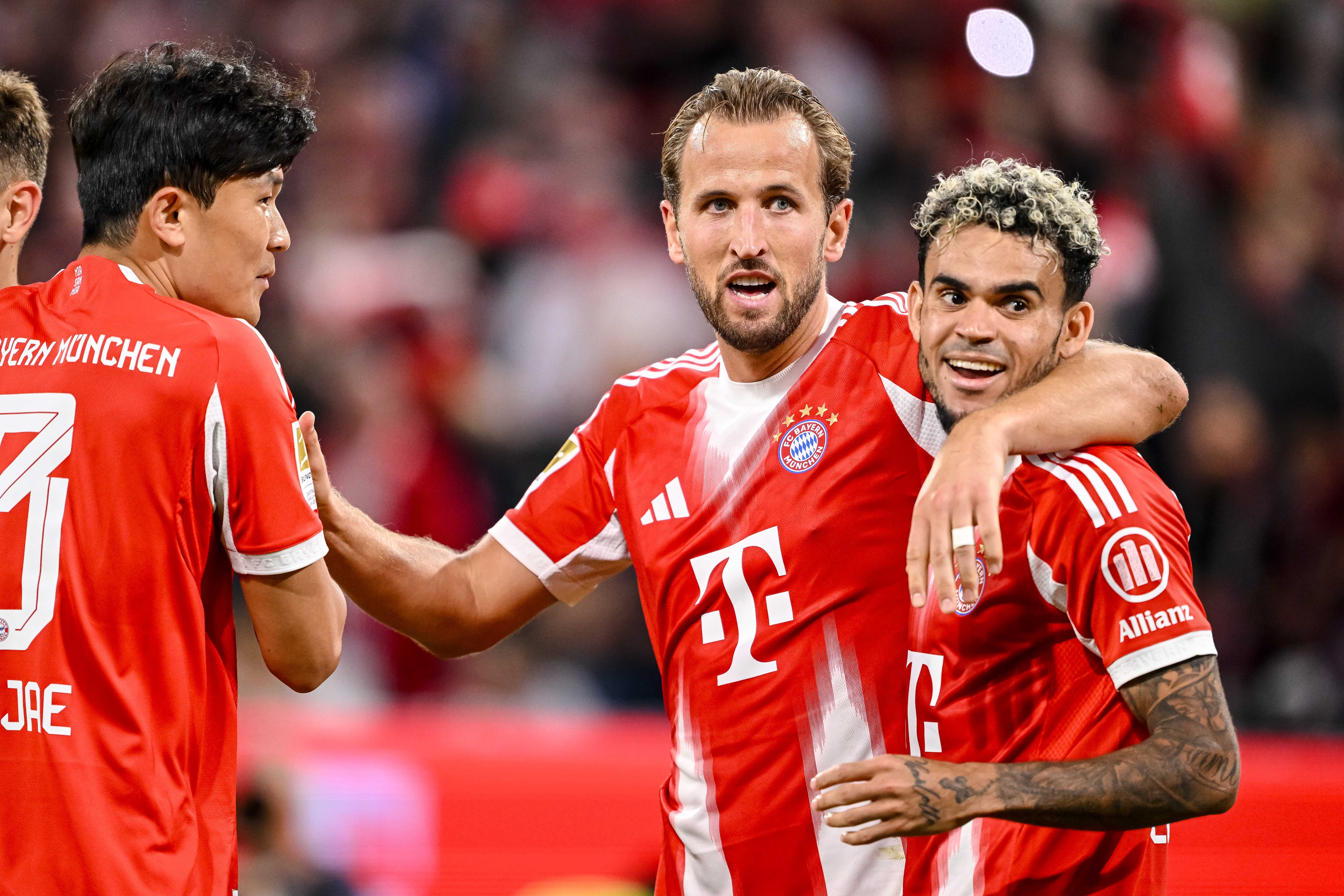 Munich, Germany - August 22: Min-jae Kim of Bayern Muenchen, Harry Kane of Bayern Muenchen and Luis Díaz of Bayern Muenchen celebrates after scoring his team's fifth goal with teammates during the Bundesliga match between FC Bayern München and RB Leipzig at Allianz Arena on August 22, 2025 in Munich, Germany. (Photo by Harry Langer/DeFodi Images/DeFodi via Getty Images)