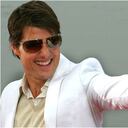 Paramount Pictures decidió prescindir de los servicios de su más grande estrella, Tom Cruise. La razón para el despido más inesperado de Hollywood fue su comportamiento durante los últimos meses. Al parecer Sumner Redstone, el dueño de la empresa, estaba cansado de los espectáculos que Cruise protagonizó al declarar su amor por Katie Holmes a los cuatro vientos y de su cruzada misionera a favor de la iglesia de la cienciología.