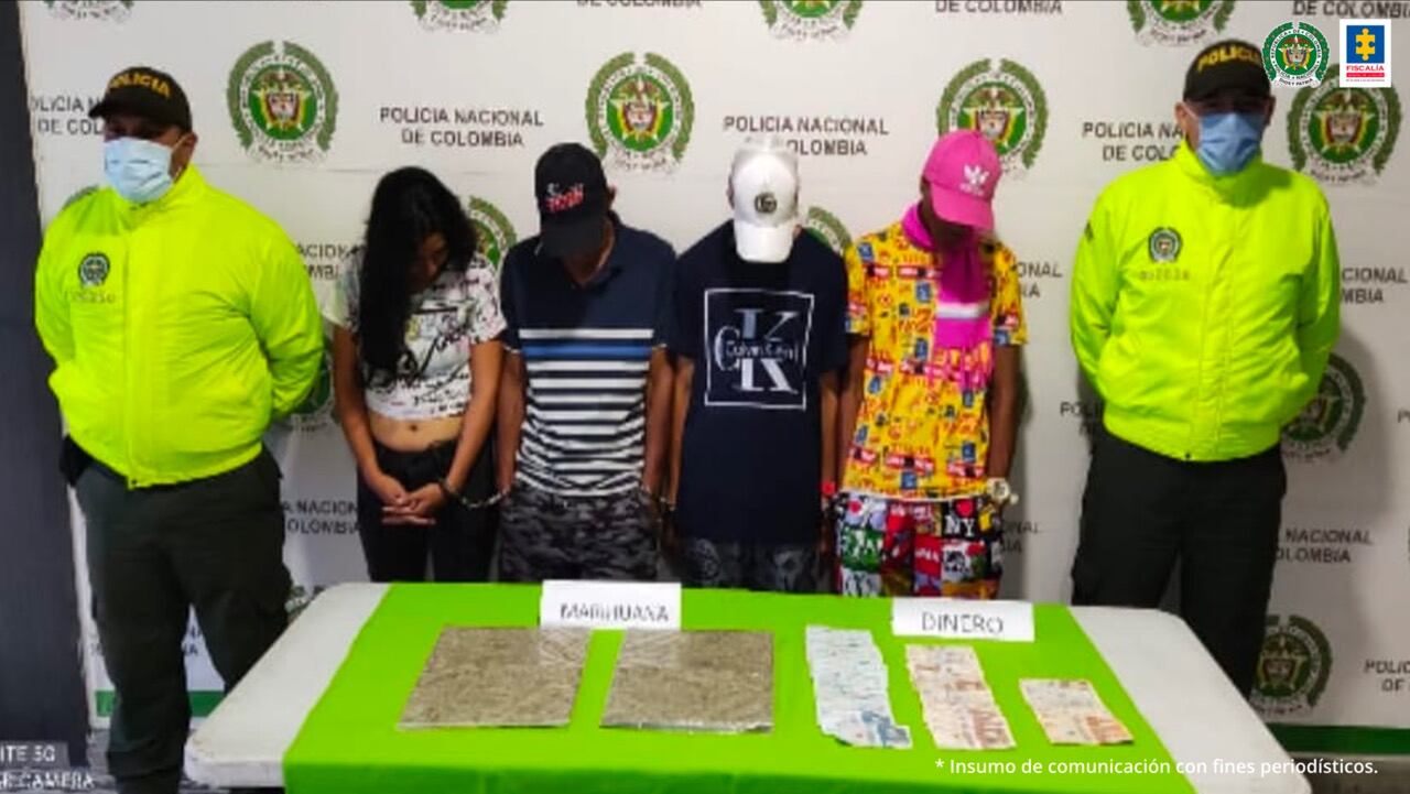 Según la Fiscalía, las labores de policía judicial permitieron establecer la existencia de una
agrupación delictiva dedicada a la comercialización y distribución de narcóticos, mediante la
modalidad de domicilio.