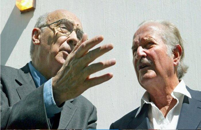 Junto al Premio Nobel de Literatura portugués José Saramago, en 2004, durante la inauguración de la Academia Latinoamericana de Literatura Julio Cortázar, en Guadalajara, México.