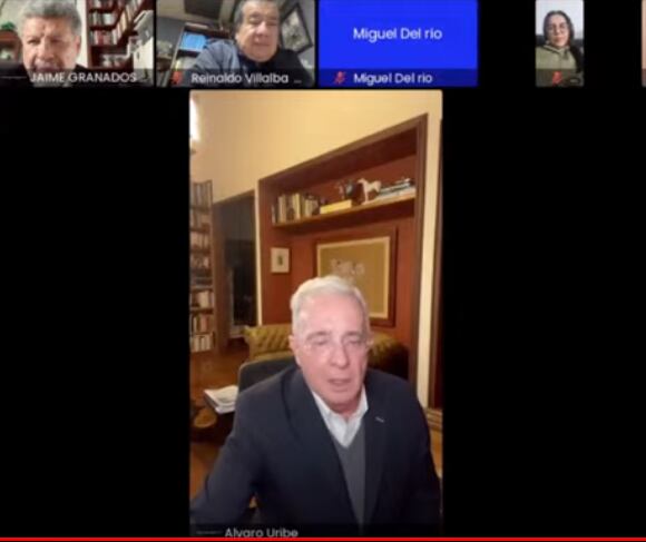 Álvaro Uribe Vélez pide que se precluya su caso.