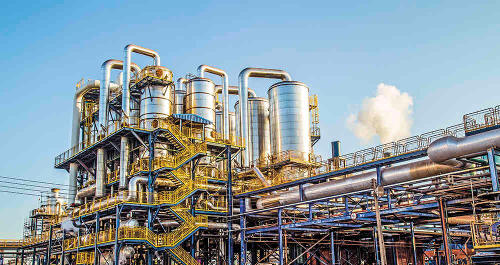 La producción de etanol es otra de las grandes industrias derivadas de la caña.