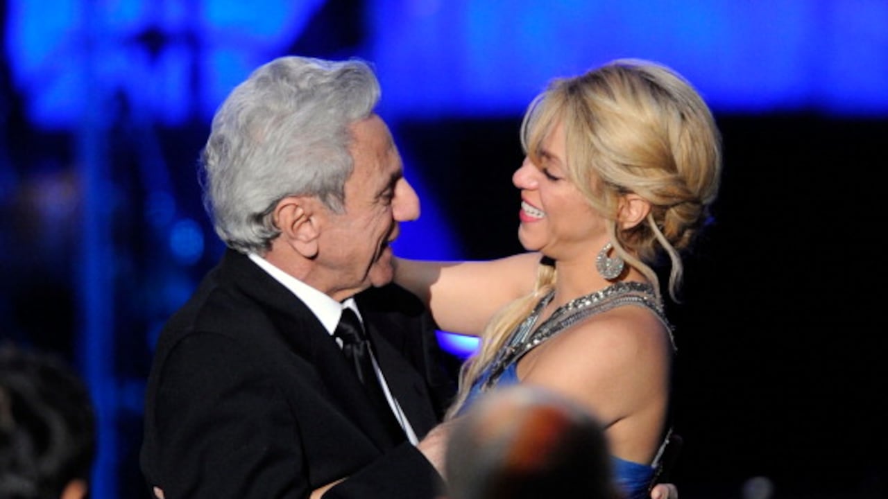 LAS VEGAS, NV - NOVEMBER 09: Singer William Mebarak Chadid (L) embraces his daughter, singer Shakira, after he performed during the 2011 Latin Recording Academy's Person of the Year honoring Shakira at Mandalay Bay Resort & Casino on November 9, 2011 in Las Vegas, Nevada. (Photo by Ethan Miller/Getty Images)