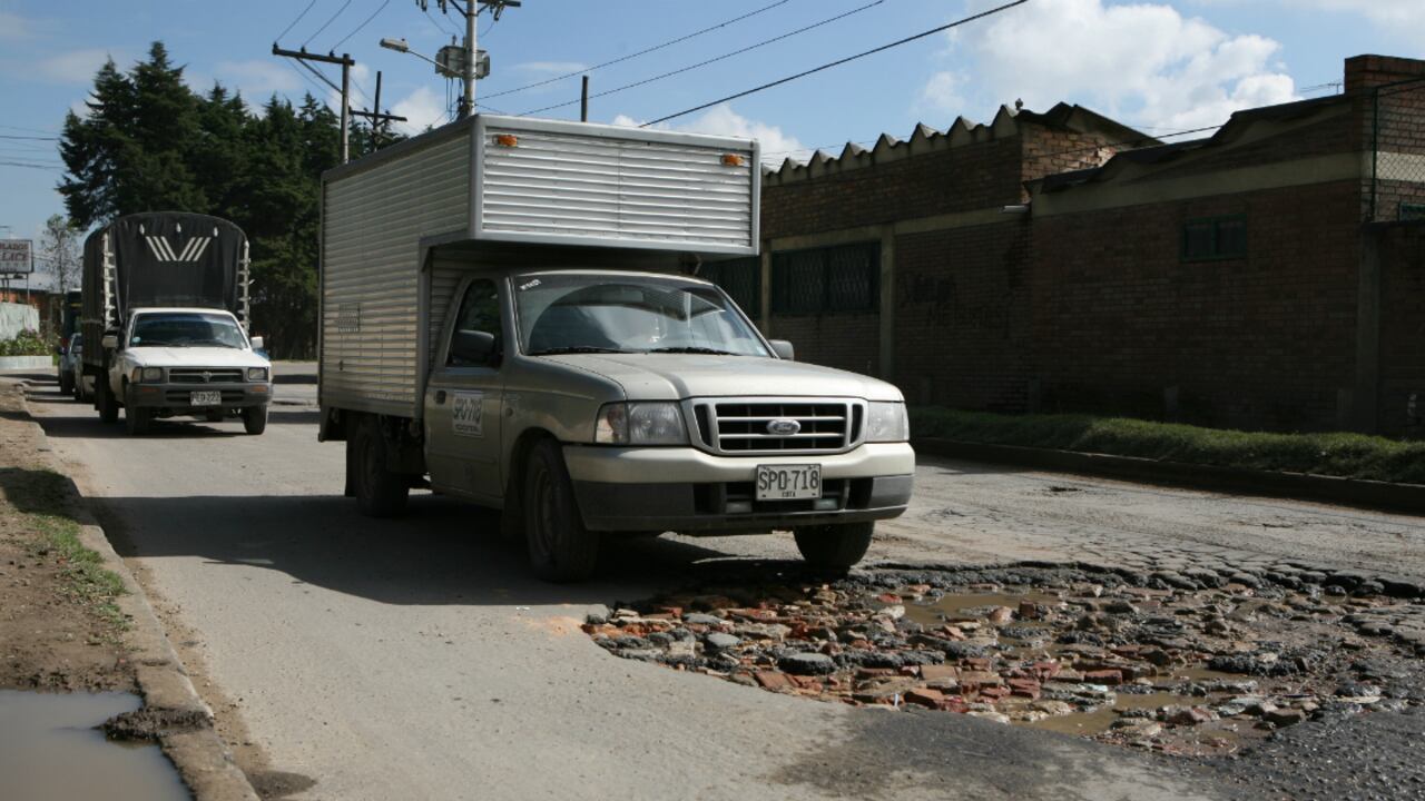 Las cinco localidades con más huecos son: Usaquén (1.850), Fontibón (1.087), Puente Aranda (960), Engativá (788) y Suba (759).