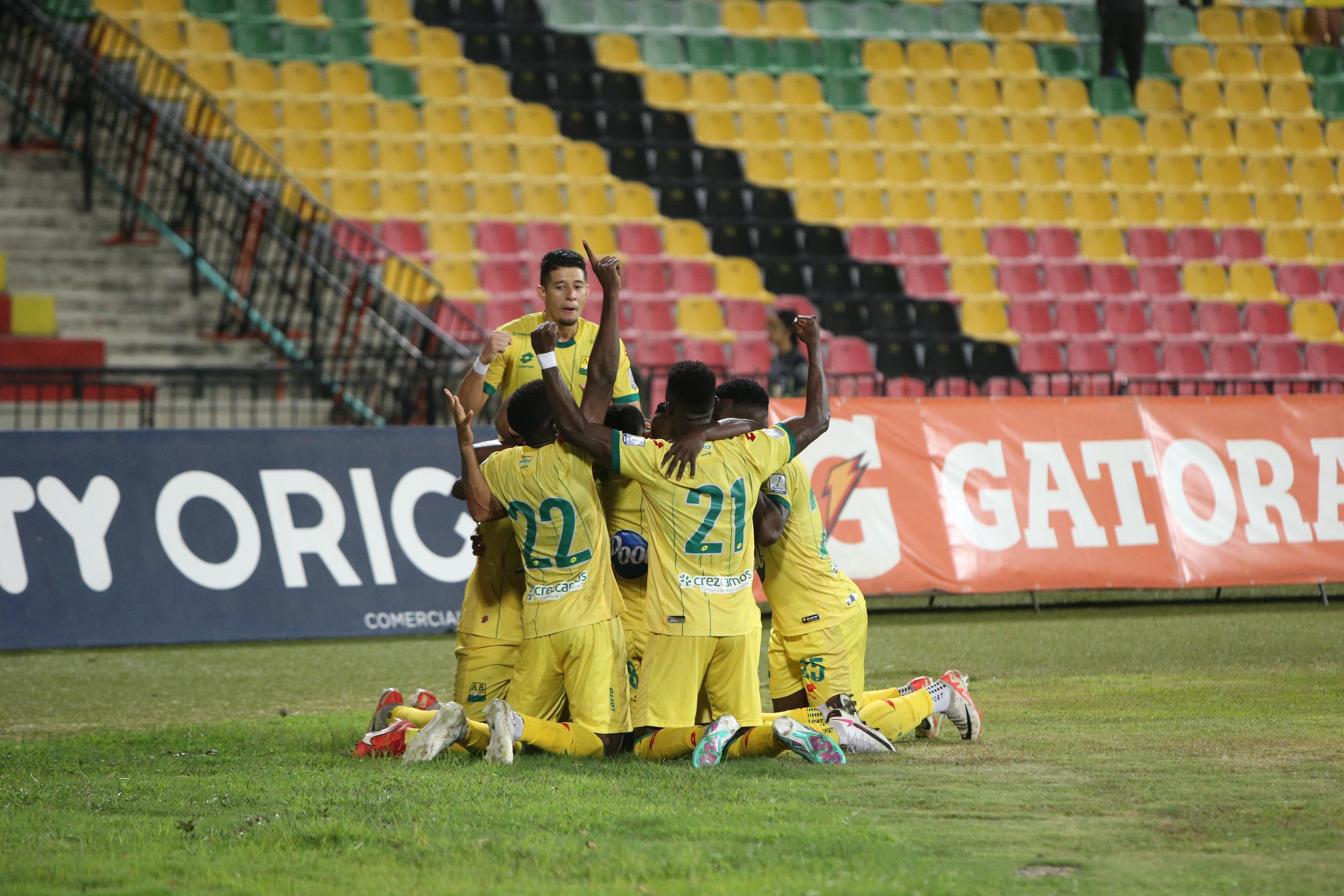 Bucaramanga, febrero 19 de 2024. Finaliza el partido disputado entre Atlético Bucaramanga contra Pasto en el estadio Alfonso López de Bucaramanga, con un marcador final de 1-0 ventaja para el equipo leopardo. (Colprensa- Jaime Moreno).