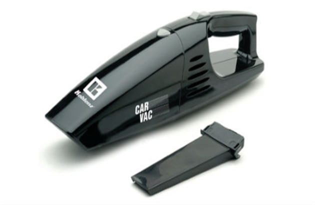 Los hombres son adcitos a lavar  el carro, por lo que le sugerimos comprar una aspiradora para autos. Así  podrá mantener perfecto el carro todos los días. Las puede conseguir en Amazon o Mercado Libre.