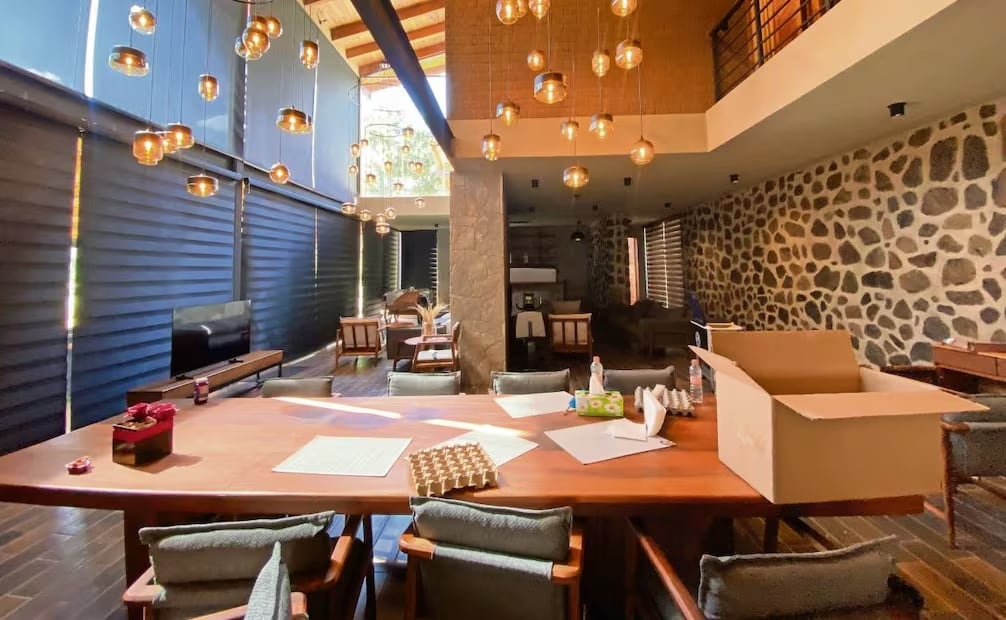 La casa tenía lujosos acabados, así como abundantes provisiones.