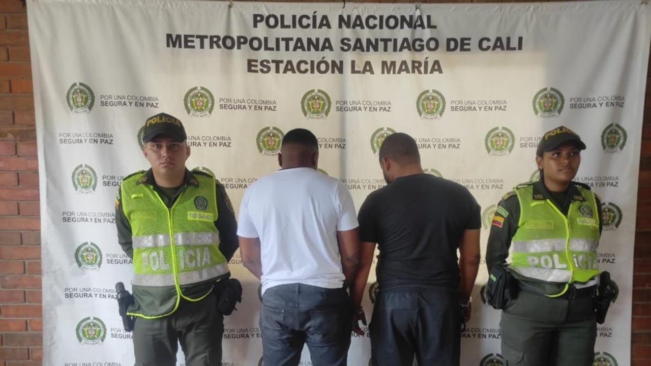 Los dos sujetos fueron dejados a disposición de la autoridad competente.