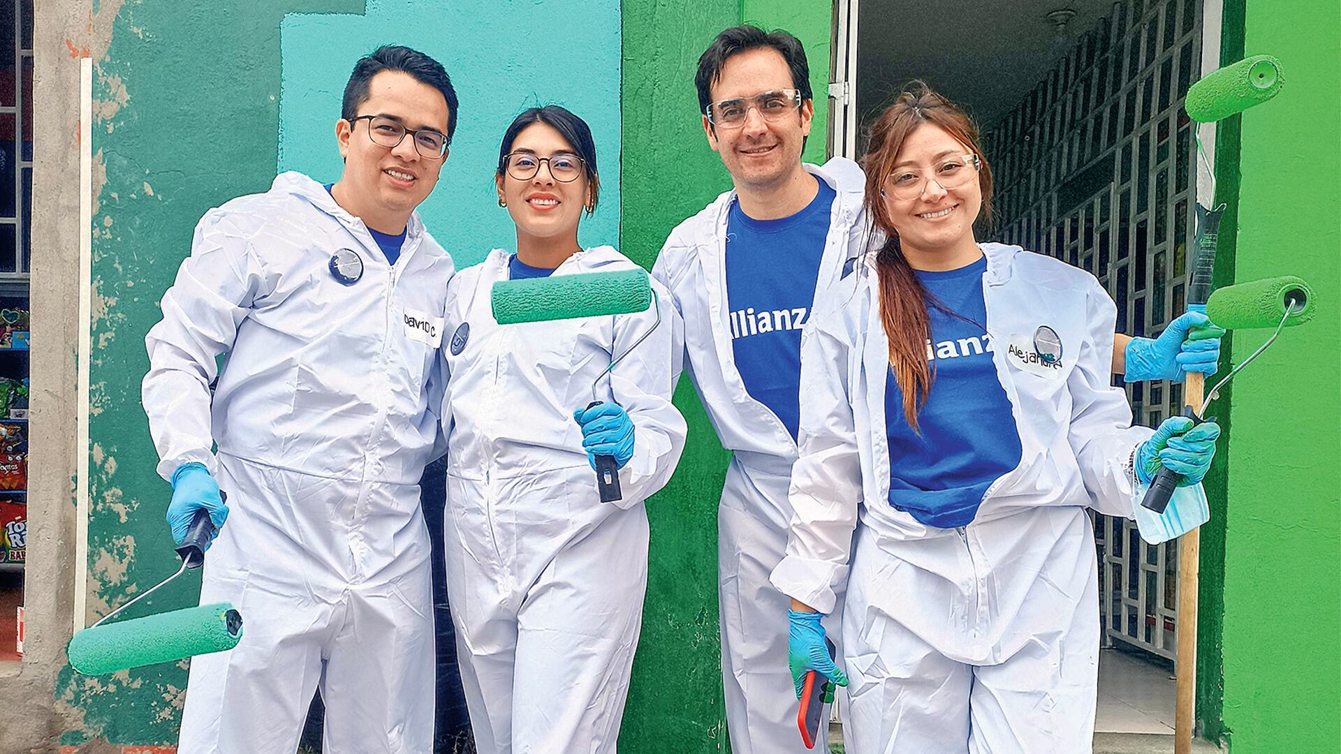 La Fundación Allianz desarrolla programas de recolección de ropa usada, voluntariados ambientales para siembras de árboles, talleres de recuperación, entre otros.