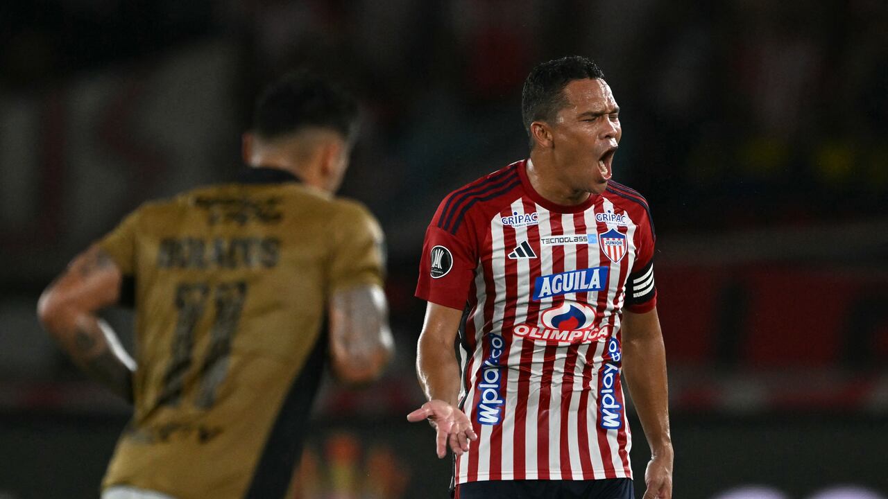 Junior's forward Carlos Bacca celebrates after scoring during the Copa Libertadores round of 16 second leg football match between Colombia's Junior and Chile's Colo Colo at the Metropolitano Roberto Melendez stadium in Barranquilla, Colombia, on August 20, 2024. (Photo by Luis ACOSTA / AFP)