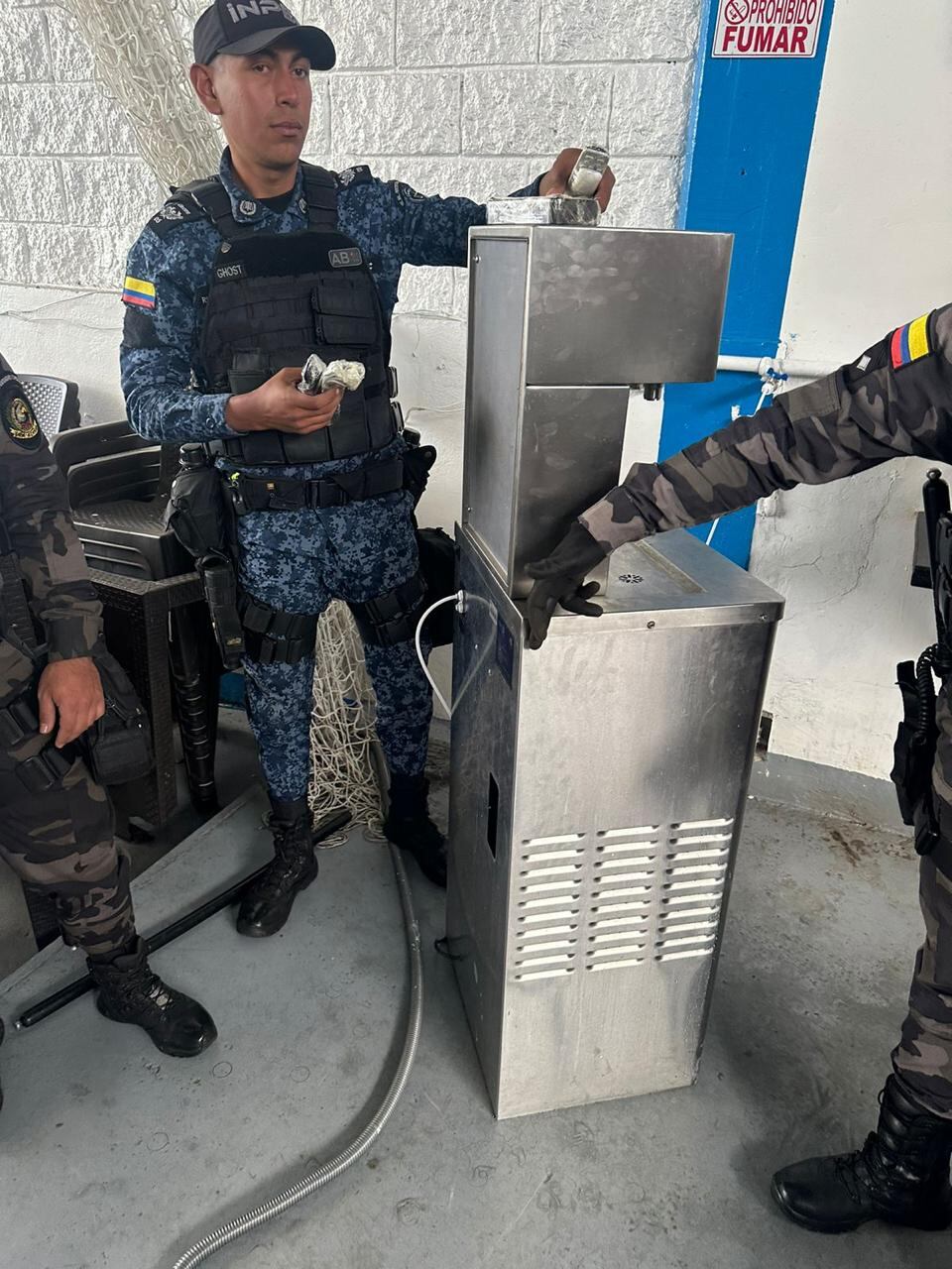 Extraditables en La Picota convirtieron un dispensador de agua en una particular caleta para celulares