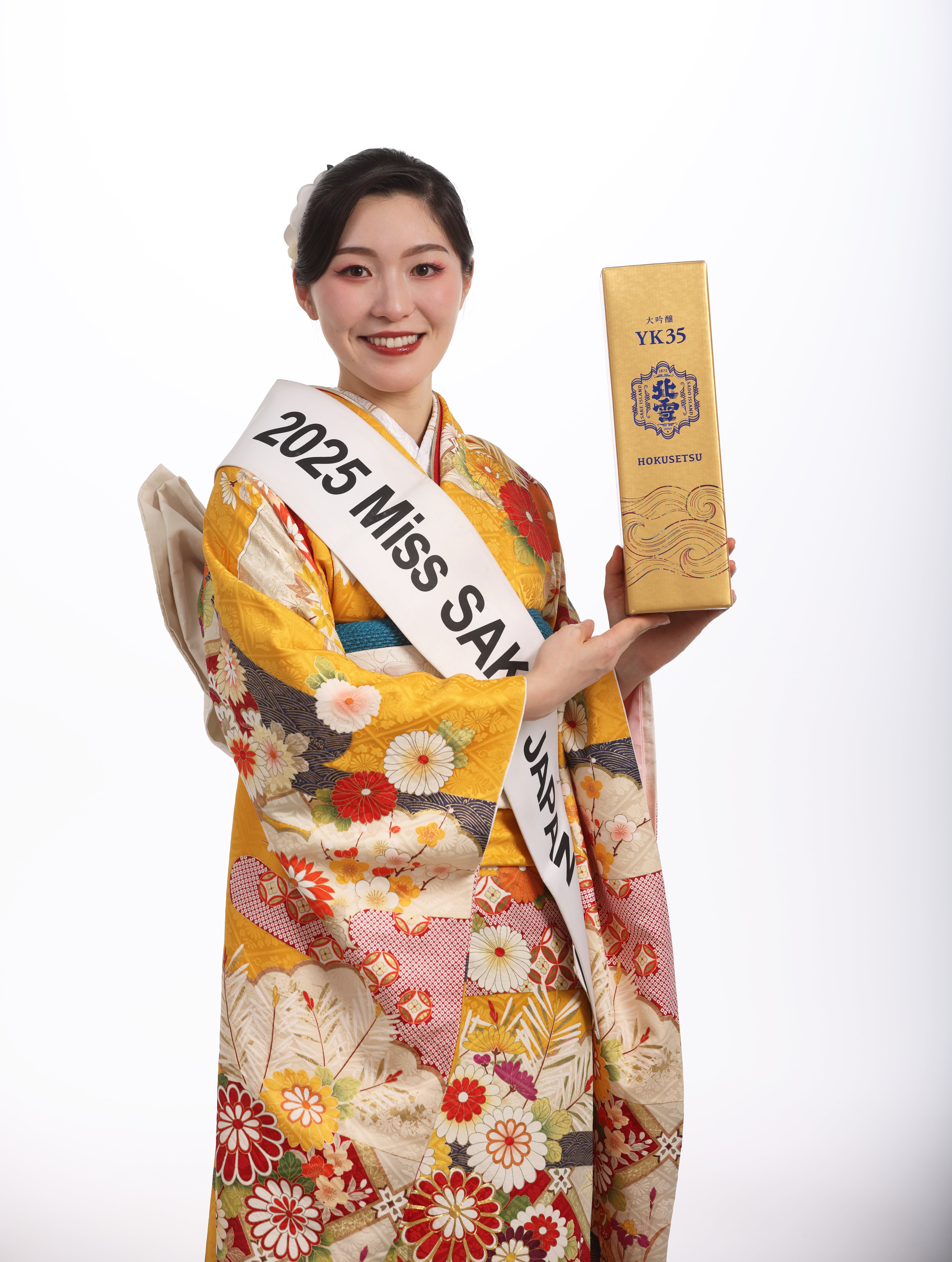 Chisato Tateno, Miss Sake 2025, y Mika Onishi, directora representante de Miss Sake Association, visitaron Colombia.