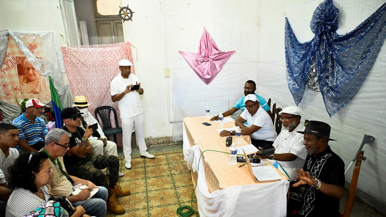 Los santeros cubanos afirmaron que 2023 será "un buen año" para Cuba. Foto: AFP.