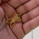 Los ‘Artesanos de Macondo’ crean pescaditos, mariposas, llaves, campanitas y aves inspiradas en el realismo mágico de García Márquez.