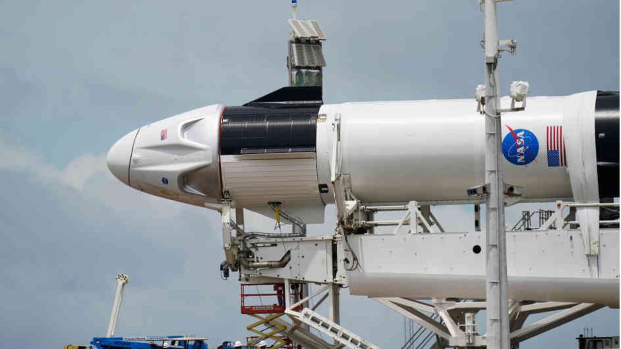 El reingreso a la Tierra probará la resistencia del escudo térmico de la nave, que disminuirá luego la velocidad del descenso con enormes paracaídas, utilizando el mismo método que usaban las cápsulas Apolo en los años 60 y 70.