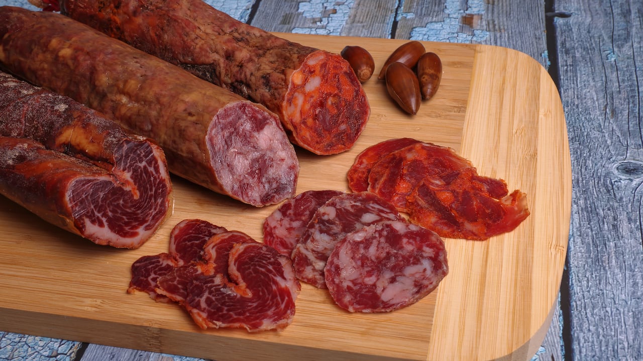 El salchichón está clasificado como una carne procesada.