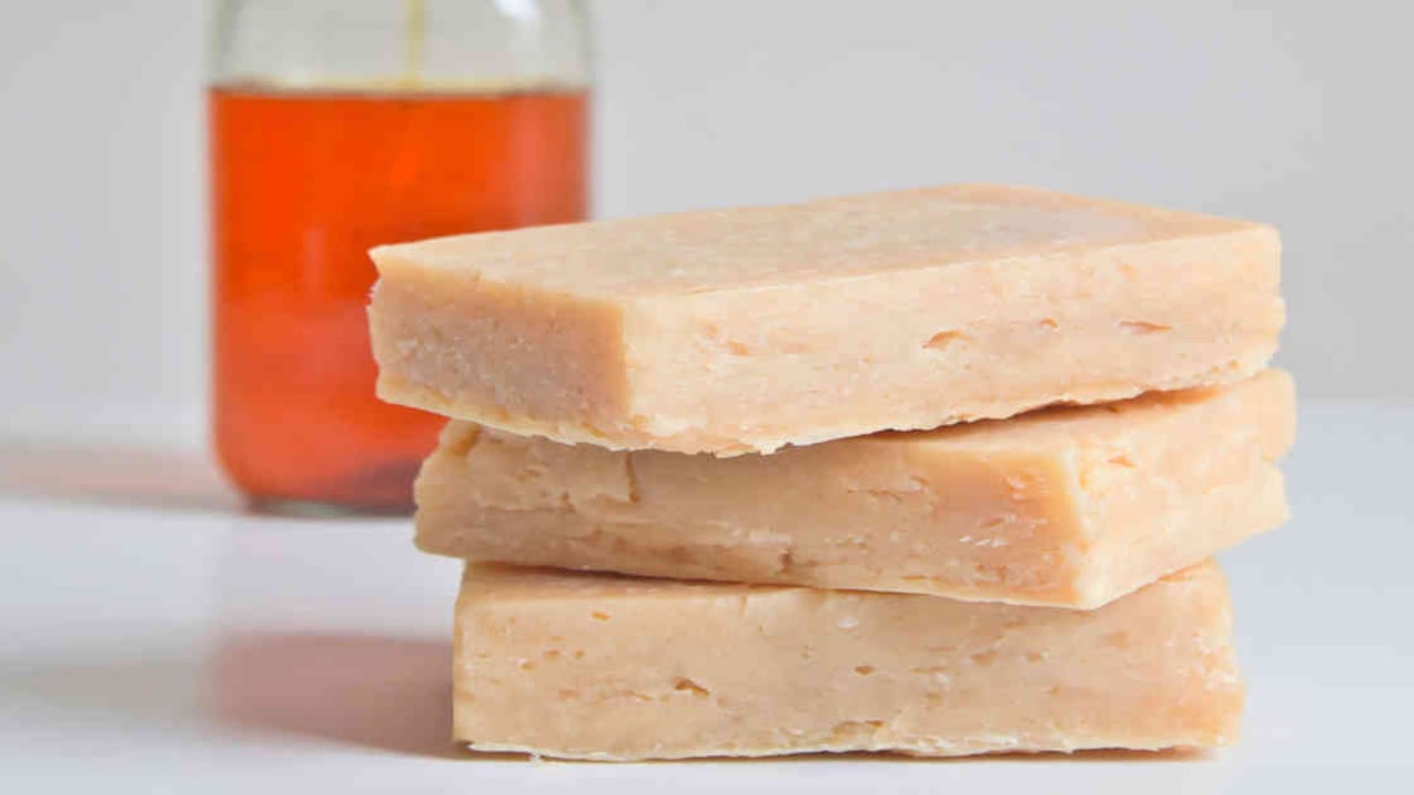 Este emprendimiento huilense lleva dos años trabajando para darle un nuevo uso a los aceites de cocina usados. Foto: Nany Marcela Lizcano