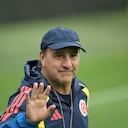 Colombia's Argentine head coach Nestor Lorenzo waves in a training session at the Sporting KC Stadium in Kansas City on July 4, 2026, during the 2026 World Cup tournament. (Photo by JUAN MABROMATA / AFP)