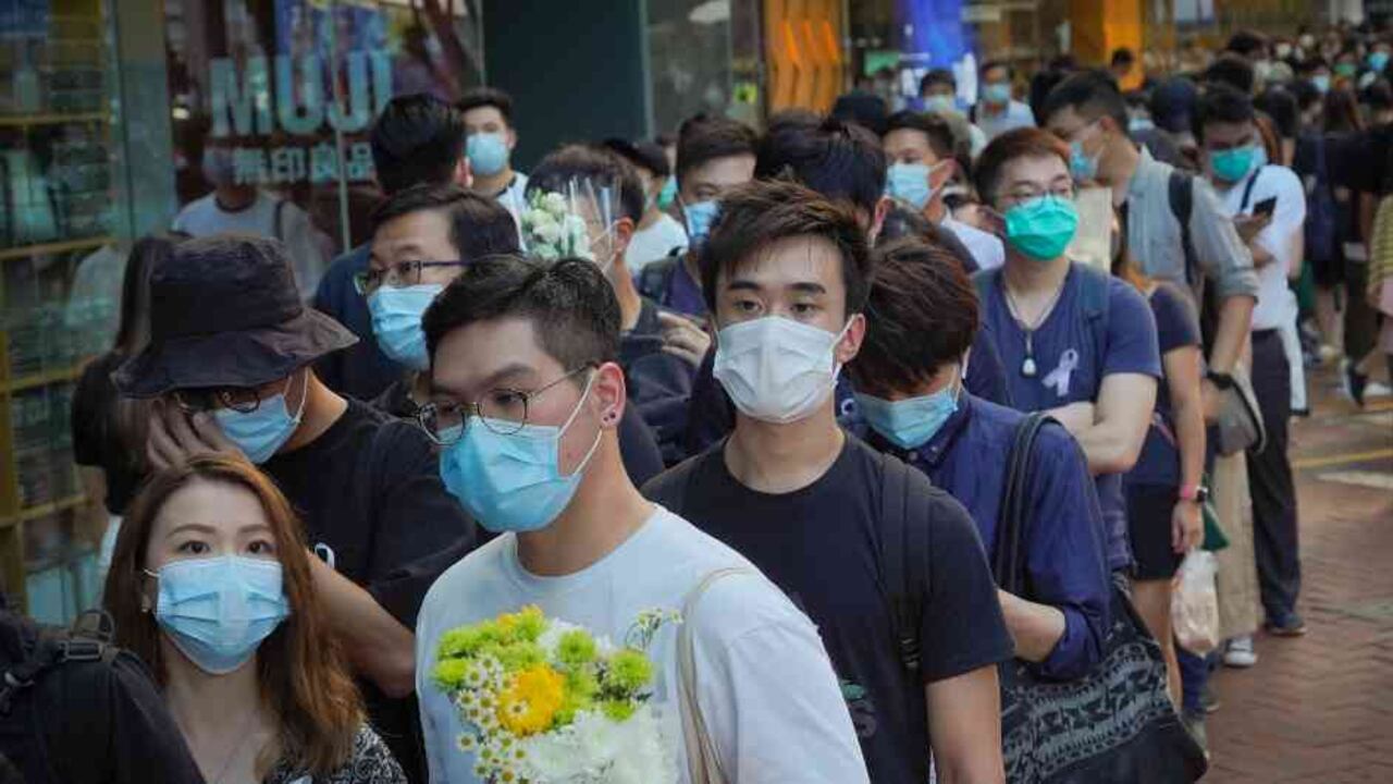 Funcionarios de salud chinos reportaron 49 nuevos casos de la enfermedad respiratoria, incluidos 36 más en Pekín, donde un mercado de alimentos al por mayor es el nuevo foco.