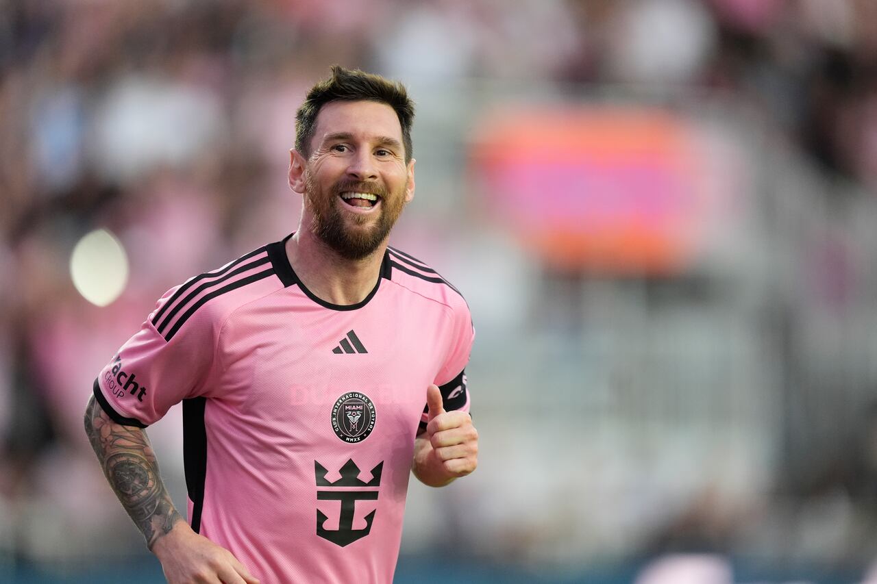 El delantero del Inter Miami Lionel Messi corre después de anotar contra Orlando City durante la segunda mitad de un partido de fútbol de la MLS el sábado 2 de marzo de 2024 en Fort Lauderdale, Florida (Foto AP/Rebecca Blackwell)