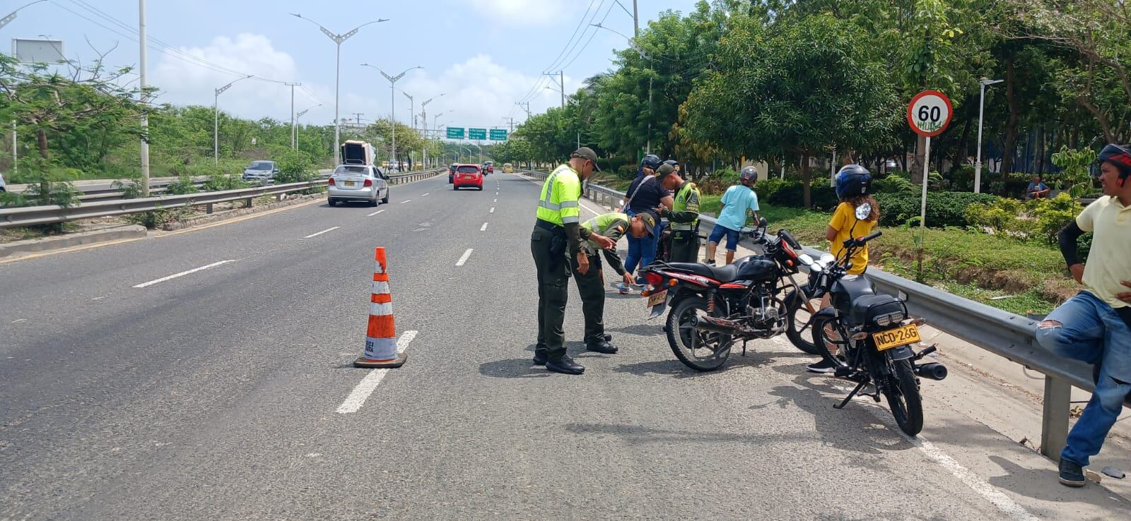 Controles de la Policía de Tránsito sobre la Avenida Circunvalar.