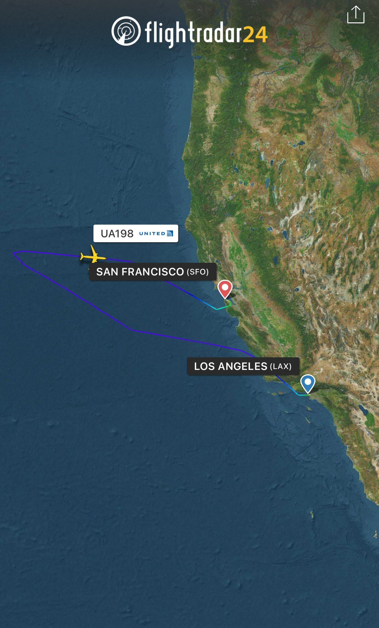 El vuelo de United UA198 de Los Ángeles a Shanghái llevaba 1 h y 45 mi de vuelo cuando un piloto se dio cuenta de que no tenía su pasaporte.