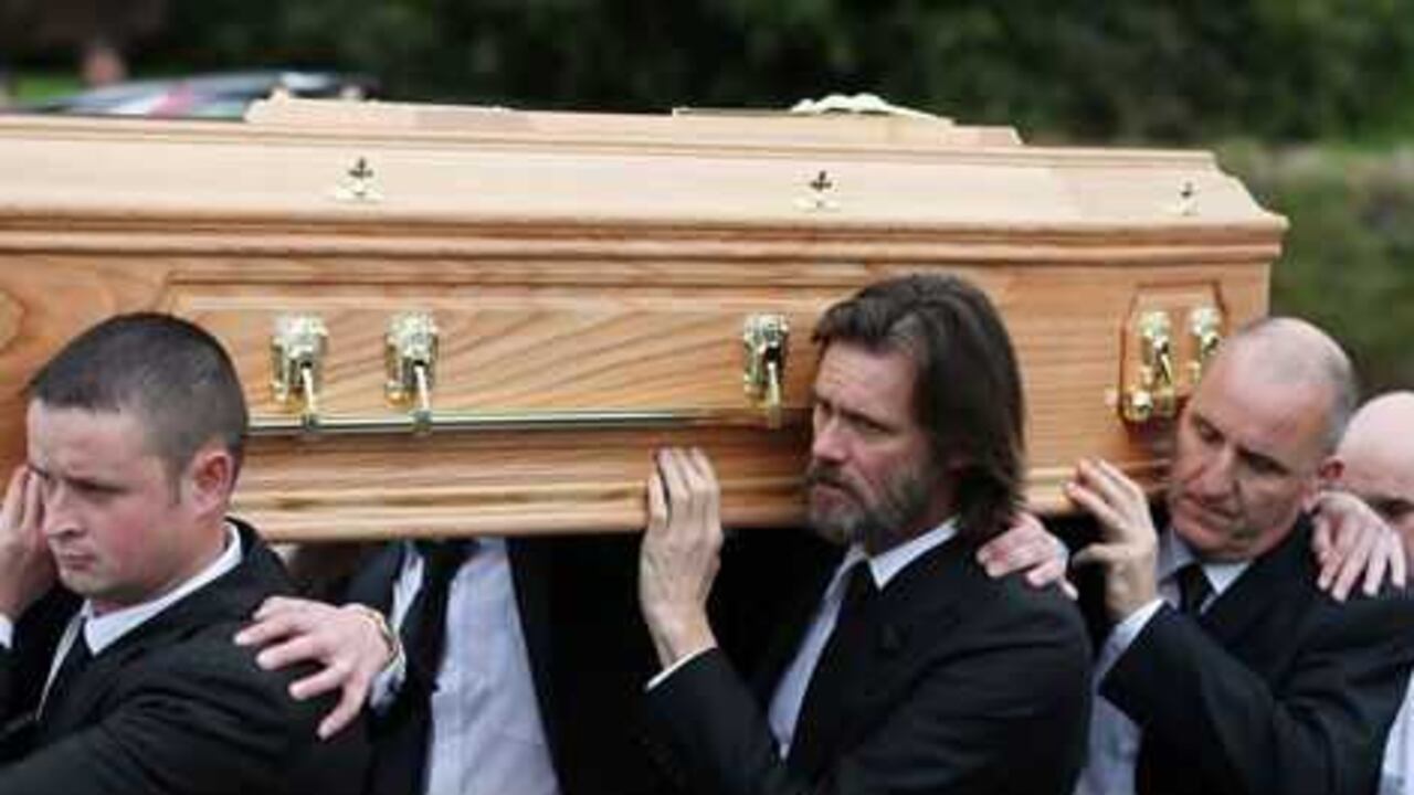 El actor Jim Carrey asistió al funeral de Cathriona White, su exnovia.