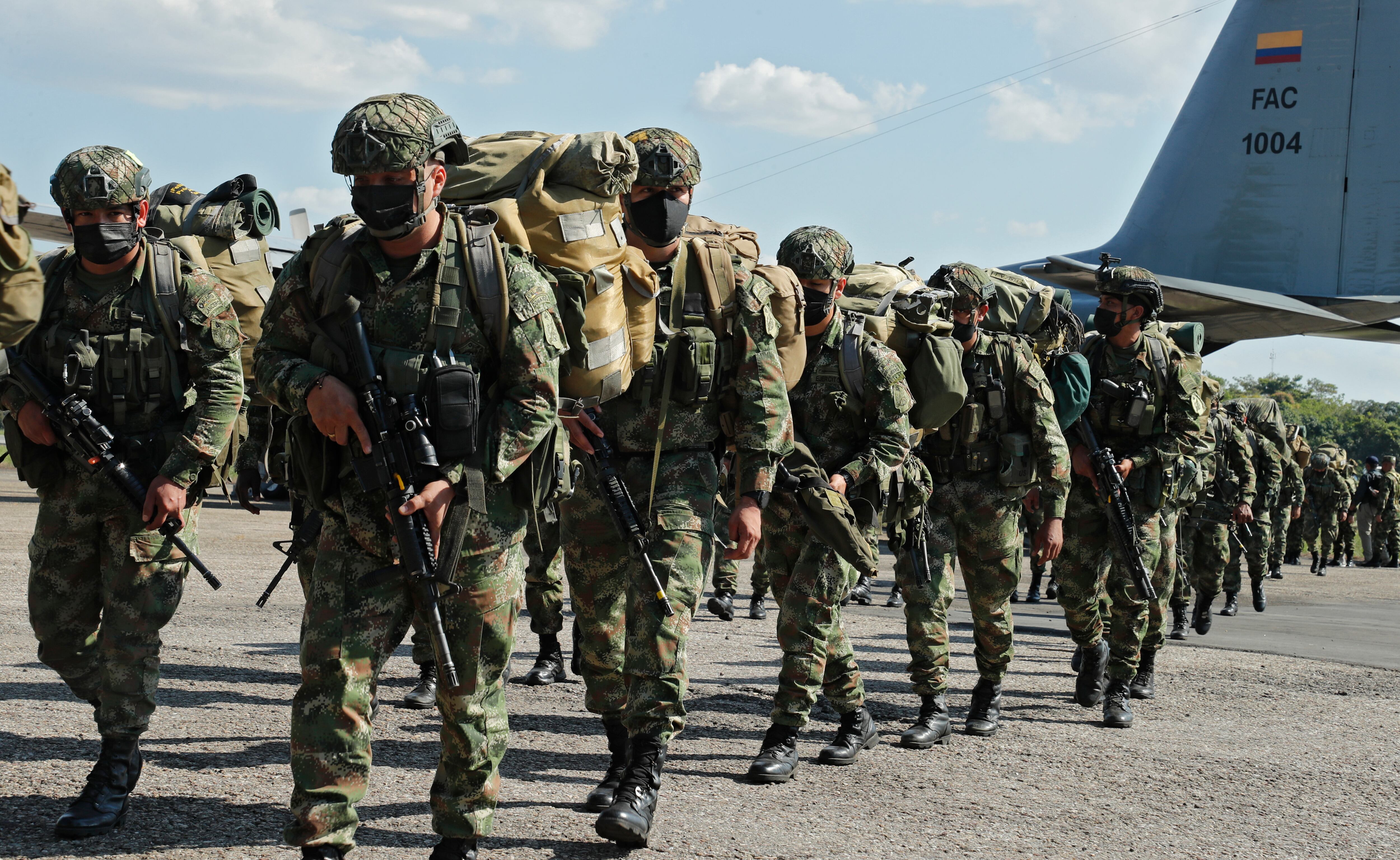 Arribo de los 600 militares del Ejército Nacional  que reforzarán la seguridad de Arauca, tras el homicidio selectivo de 27 personas en el departamento.
Arauca enero 6 del 2022
Foto Guillermo Torres / Semana