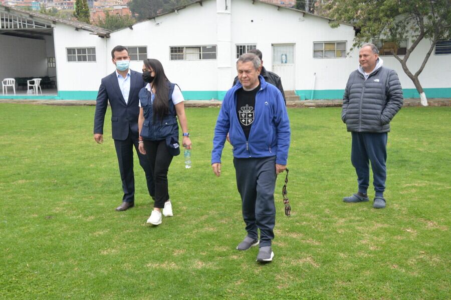 En una visita realizada a las celdas de Carlos Mattos y Emilio Tapia en la cárcel La Picota de Bogotá, tras las denuncias reveladas en días pasados sobre que ambos tenían lujos e incluso estaban remodelando sus sitios de reclusión, la Contraloría en compañía de la Defensoría no encontraron nada irregular.
