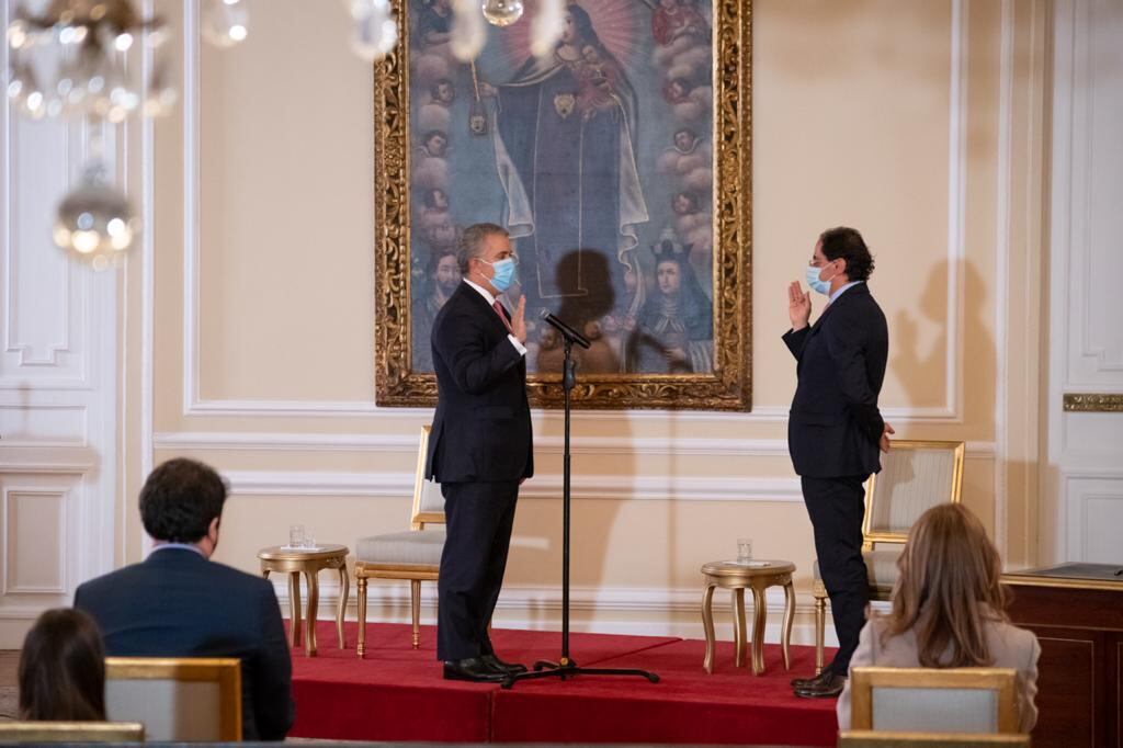 Iván Duque presidente de Colombia posesión José Manuel Restrepo ministro de Hacienda