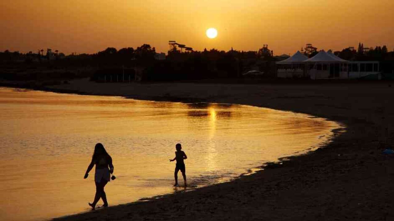 Coronavirus: Chipre, la isla que prometió cubrir gastos de turistas contagiados