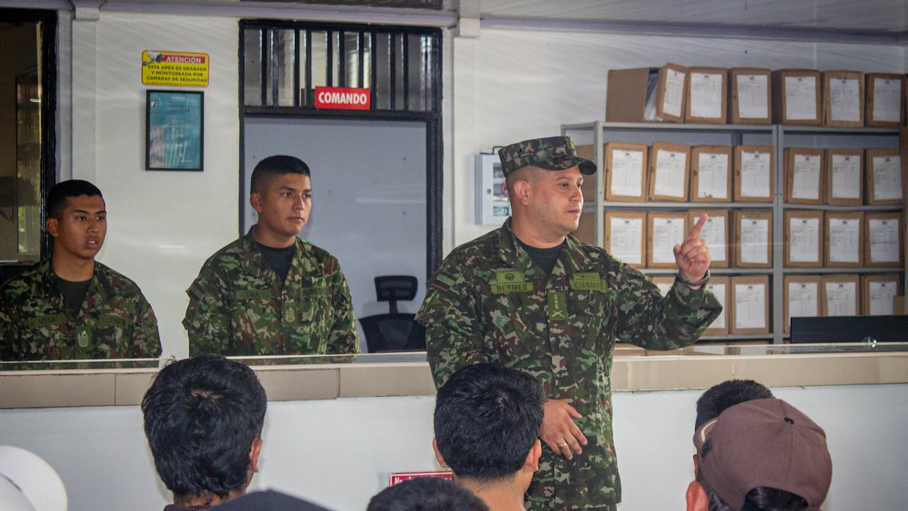Ejército adelanta proceso de libreta militar con comunidades indígenas en el Cauca.