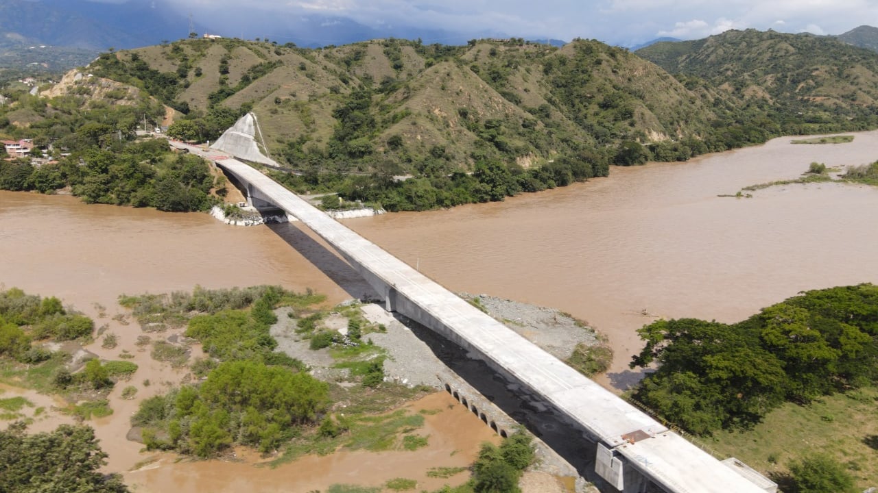 Puente sobre el río Cauca