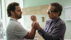 Jake Johnson y Ben Stiller (quien también produce la película) en 'The Dink'.