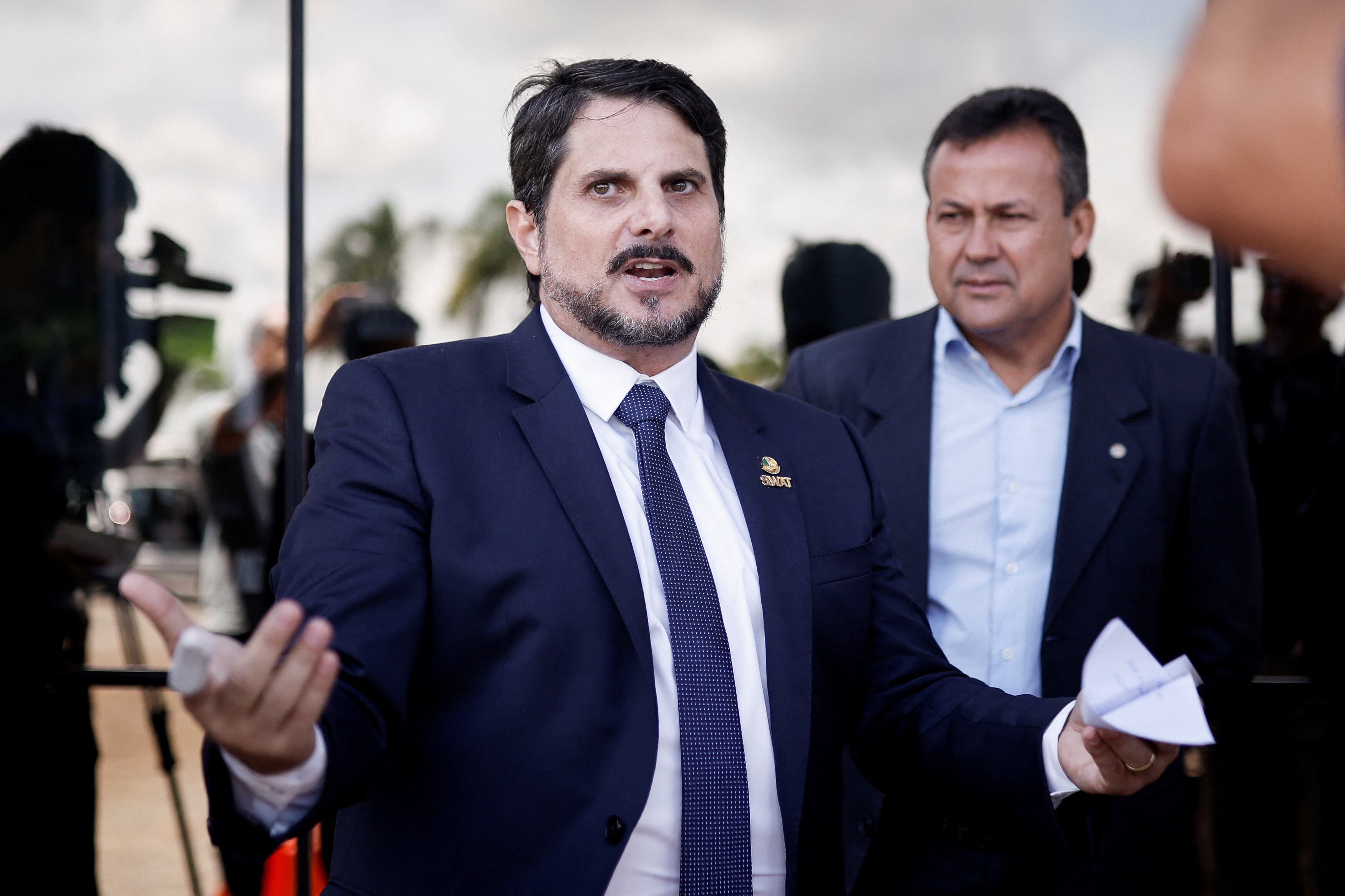 Tras esta compleja declaración, el senador decidió renunciar a su cargo poco después de la toma de posesión del Congreso