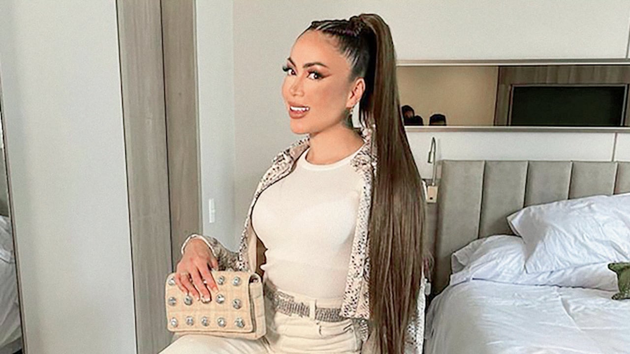 Imágenes de Daneidy Barrera en la presentación de los productos de su marca de belleza.