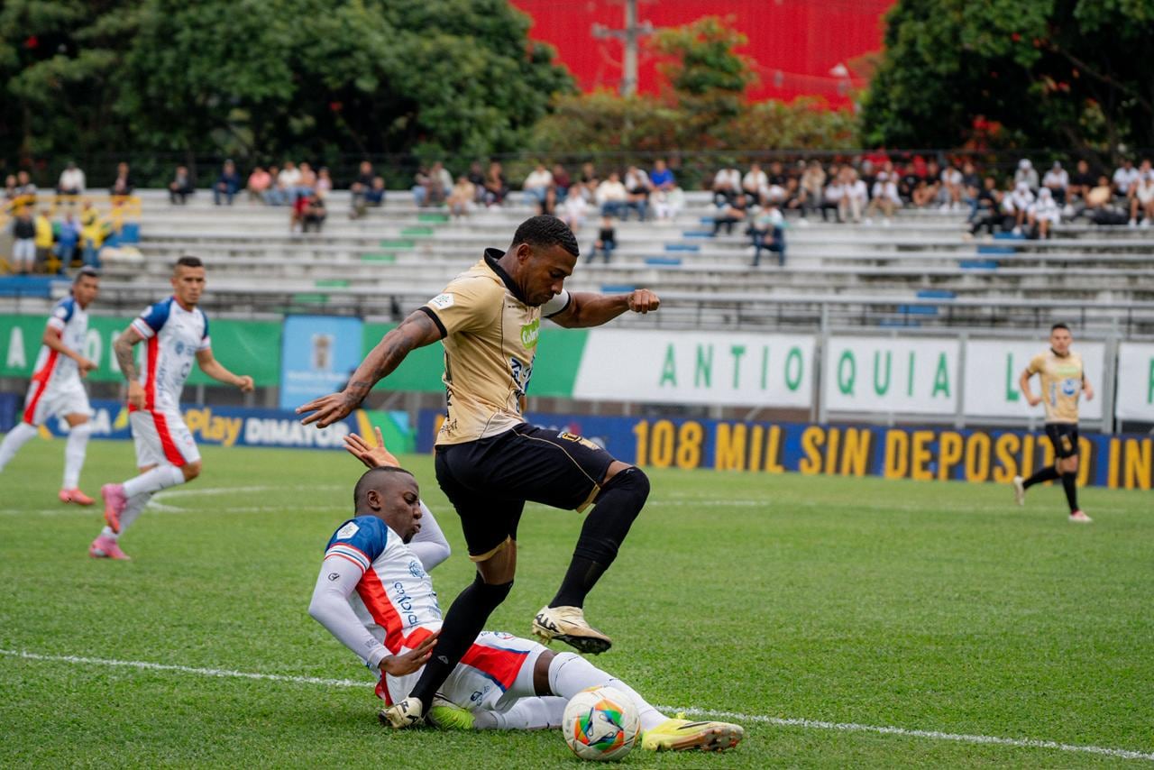 Buenas tardes - Aguilas vs Alianza - Liga BetPlay - Estadio Cincuentenario de Medellín - Créditos: David Jaramillo