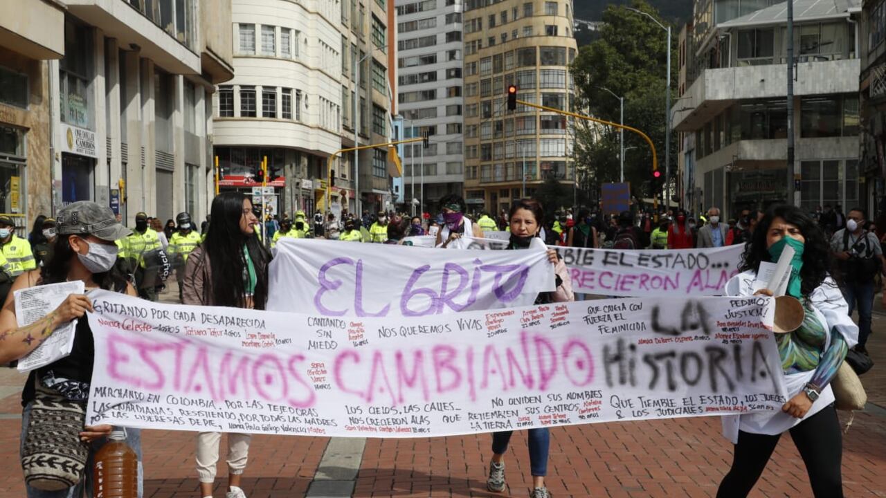 La campaña de los bomberos para frenar la discriminación y violencia contra la mujer