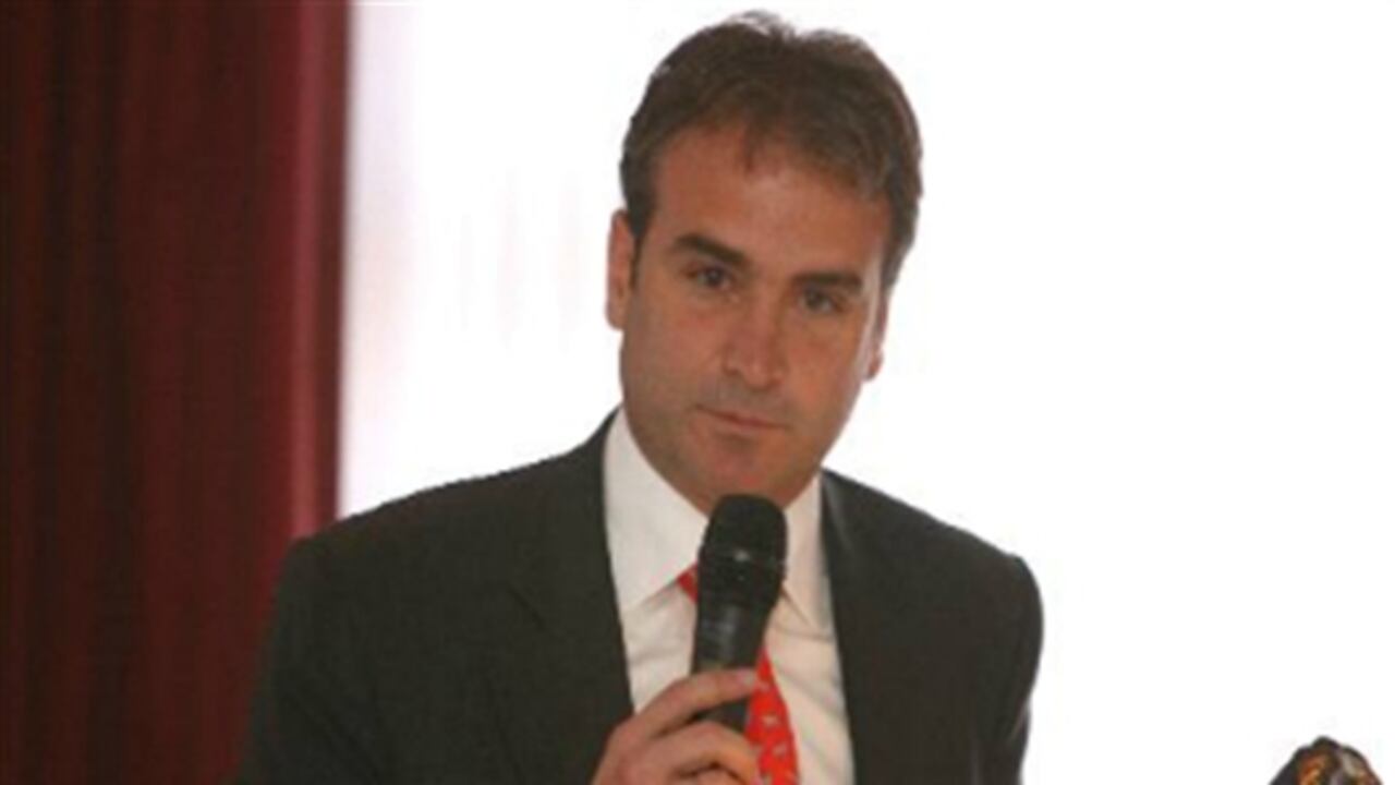 Pablo Felipe Robledo, superintendente de Industria y Comercio.