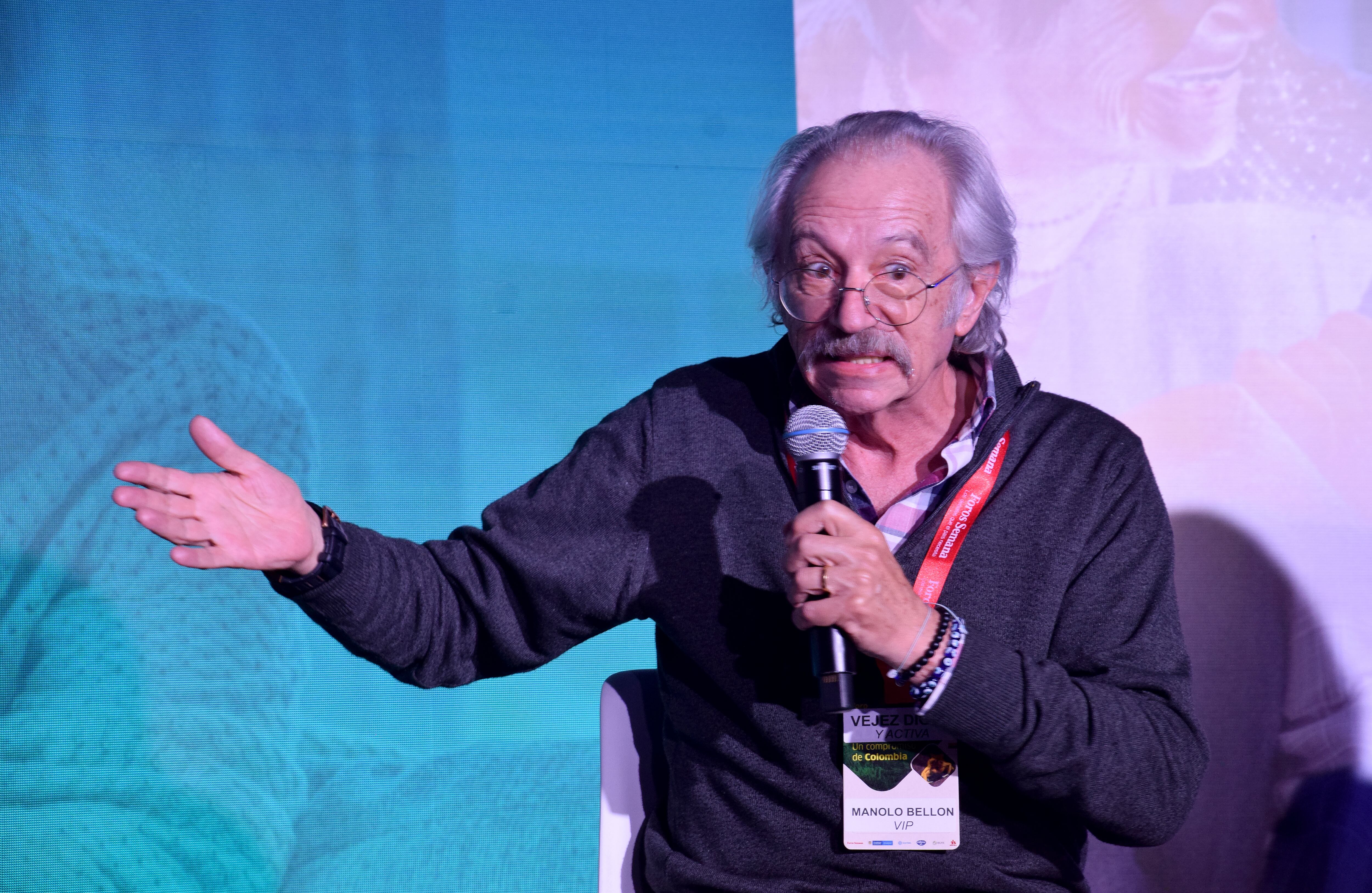 Manolo Bellon, escritor, locutor y presentador musical