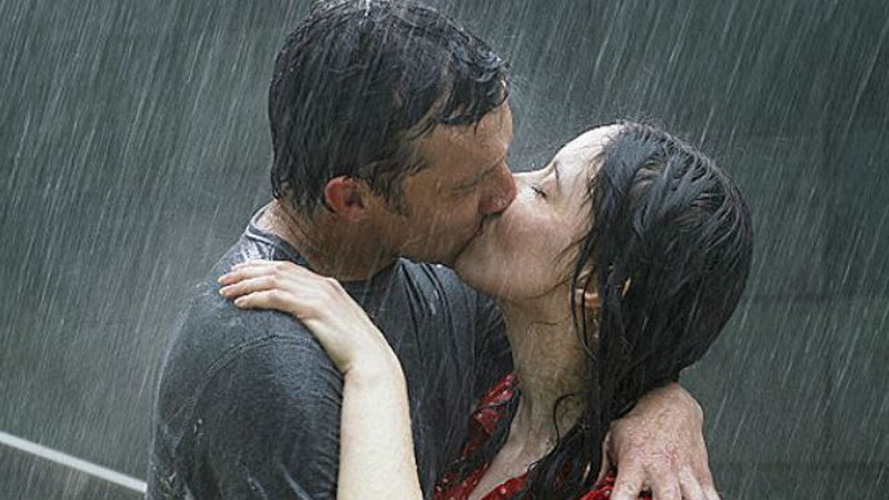 Un beso puede tener más de un millón de bacterias.