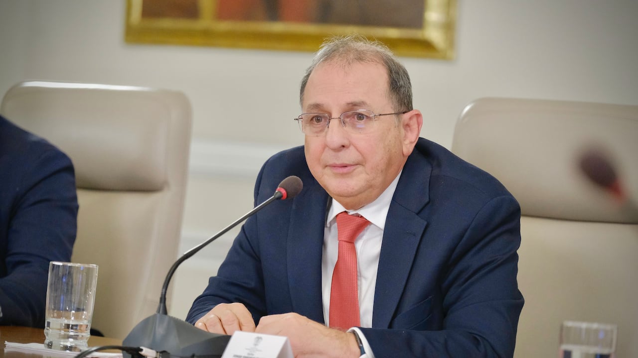 Jorge Rojas, director del Dapre, renunció a su cargo tras consejo de ministros televisado.