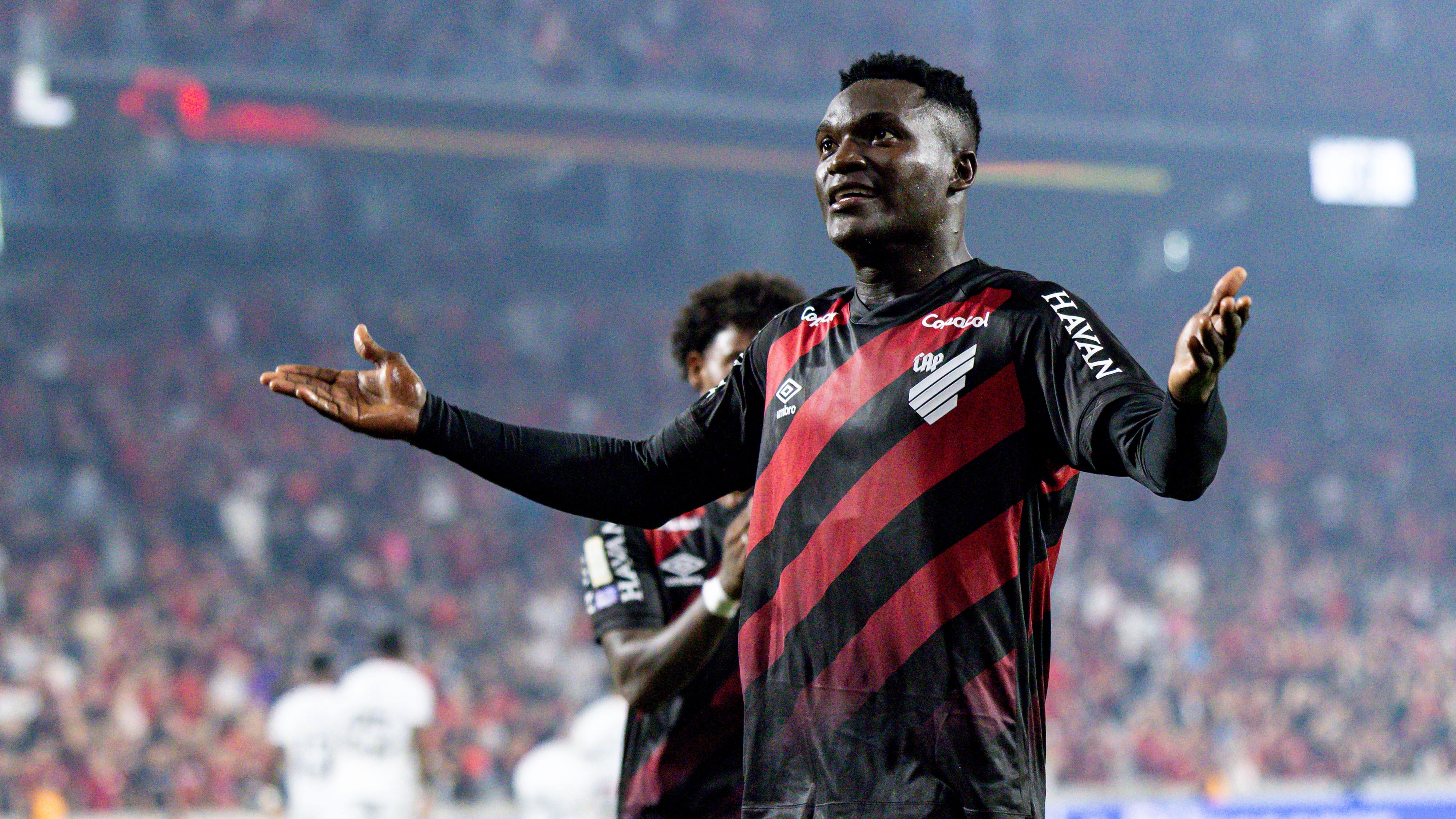 Kevin Viveros con el Paranaense.