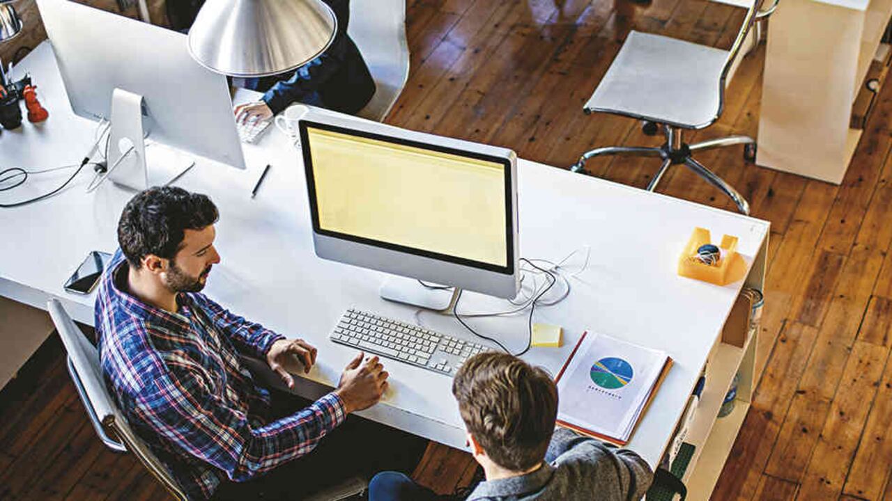 Algunos expertos dicen que hasta las luces y el diseño de los escritorios deben tenerse en cuenta en una oficina conectada.
